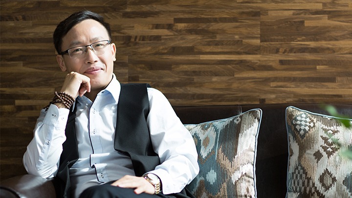 姚刚-壹心理形象照720x405px（单位：像素，比例16：9）.jpg